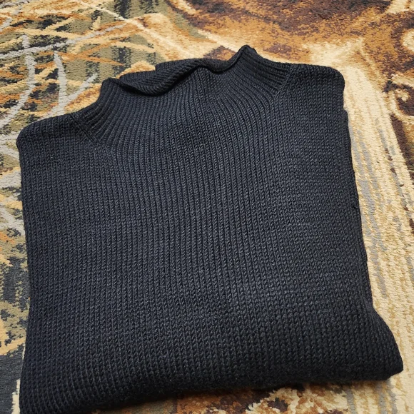 Elegant Black Turtleneck Sweater for Women - Picture 2 of 9